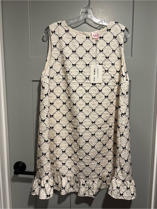 me too Dresses & Skirts - Me Too Women’s Ivory Textured Dress with Navy Bow Pattern